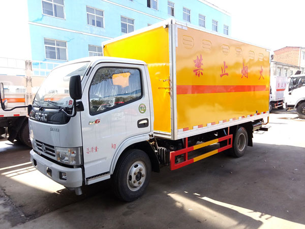 東風4米1(藍(lán)牌)爆破器材車(chē)