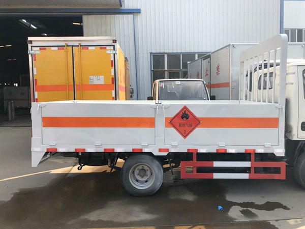 躍進3.5米柴油（藍(lán)牌）氣瓶車(chē)