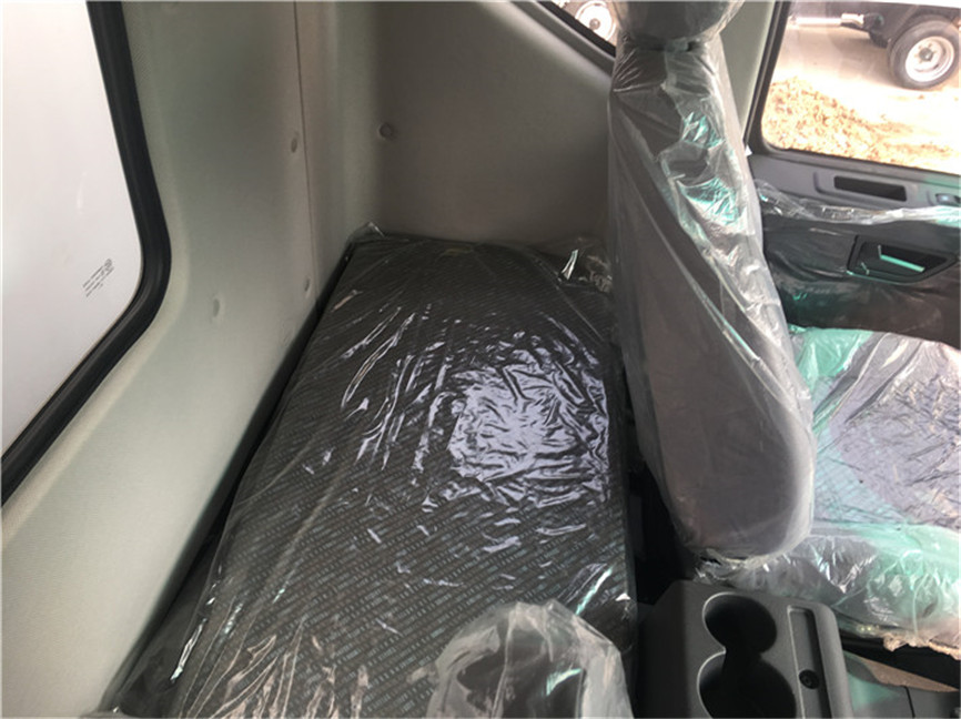 東風多利卡D9 6.8米冷藏車(chē)