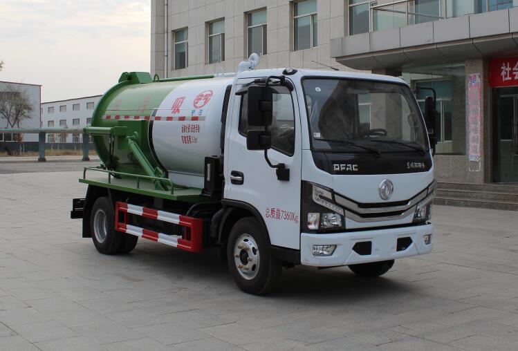 東風小(xiǎo)多利卡5立方吸污車(chē)
