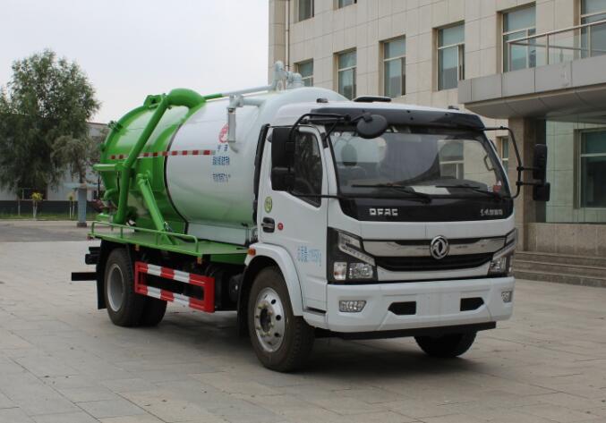 東風多利卡8立方吸污車(chē)