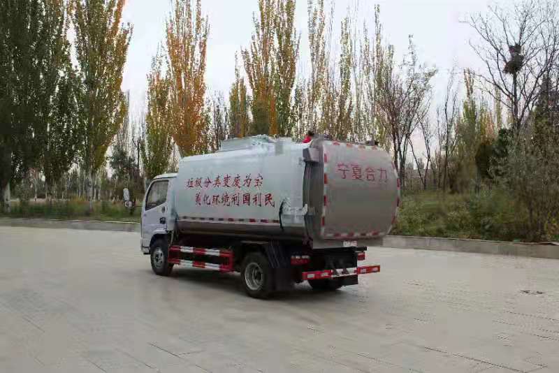 藍(lán)牌10立方挂桶垃圾車(chē)